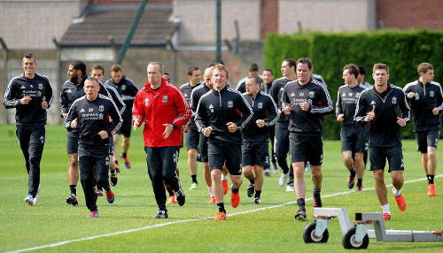 曼联狂丢21球暴露防守隐患，明夏抢免费英超铁卫！阿莫林欲签嫡系（曼联连丢21球显后防短板，明夏瞄准免签英超铁卫，阿莫林力荐嫡系）