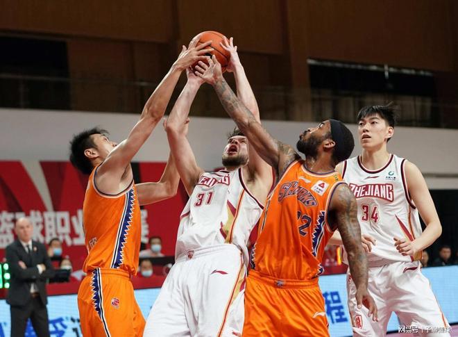 TNT：拜仁密切关注中日德兰队21岁智利边锋达里奥-奥索里奥（TNT称拜仁正在跟踪考察中日德兰21岁智利边锋达里奥·奥索里奥）