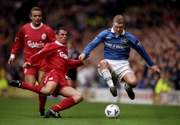 曼联客场对阵狼队，若取胜可追平切尔西，升至第六。狼队近期状态差，曼联实力占优，有望全取三分。（曼联客战狼队：胜则追平切尔西升至第六，狼队近况低迷，红魔有望全取三分）