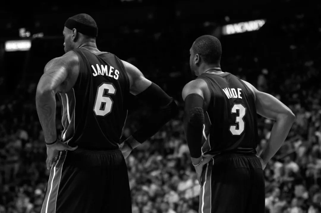 足球中国球员转会费再创新高（中国足球球员转会费再度刷新纪录）