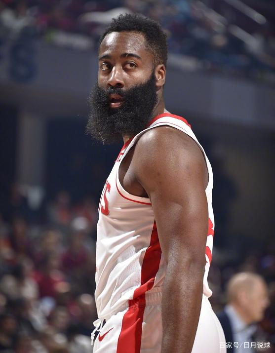 体坛：狼队想与徐彬签约4-5年，球员已搭乘航班前往英国（体坛消息：狼队计划与徐彬签约4至5年，球员已启程飞赴英国）