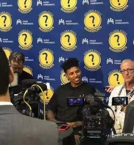 法媒：国米翼卫路易斯-恩里克被推荐给马赛、摩纳哥、里昂（法媒称国米翼卫路易斯-恩里克已被推介至马赛、摩纳哥和里昂）