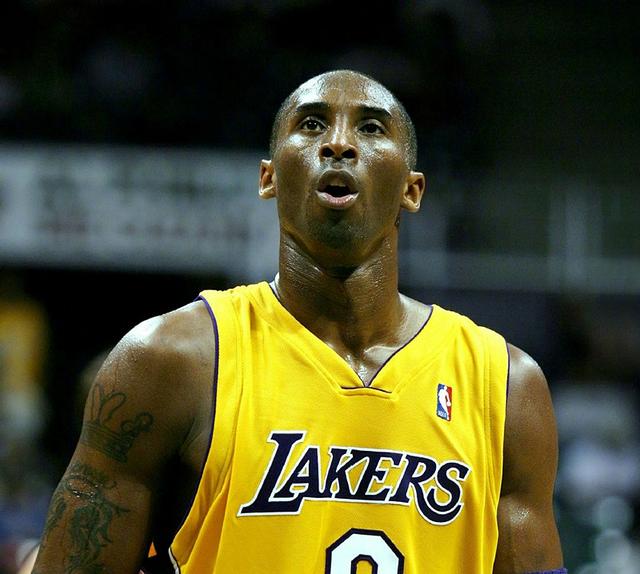 布克：极具爆发力的篮球明星（布克：爆发力惊人的篮球巨星）