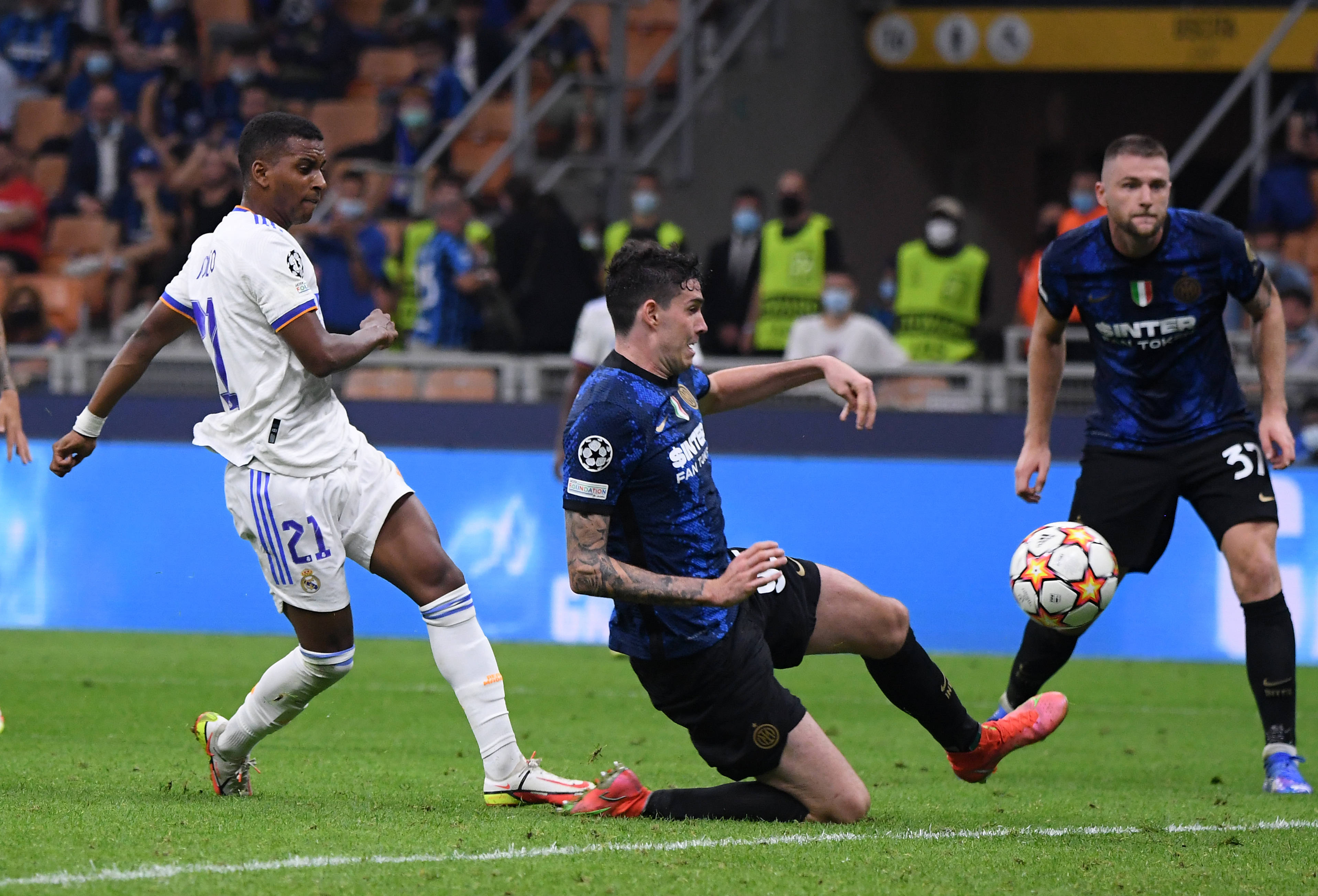 李昊桐丁文一南北半球同时开球，中国高尔夫迎来最魔幻一周（李昊桐与丁文一南北半球同日开杆，中国高尔夫迎来最魔幻一周）