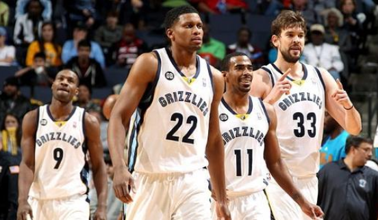 二象性，海港去年进96球刷中超纪录，今年丢44球刷冠军队纪录（两面海港：去年96球创中超进球纪录，今年丢44球创冠军队失球纪录）