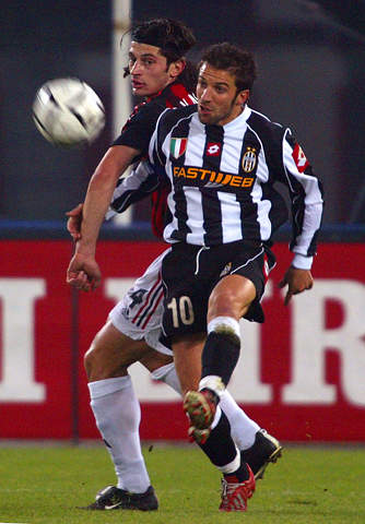 半场战报：比萨0-1帕尔马，贝内迪恰克点射（半场比分：帕尔马客场1-0领先比萨，贝内迪恰克点球破门）