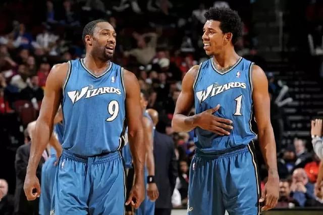 赖因德斯谈自己与德布劳内比较：我属于B2B中场，定位为8号位球员（赖因德斯谈与德布劳内对比：自认B2B型中场，司职8号位）